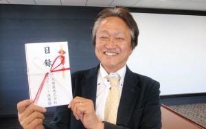 久光製薬様より寄付金を贈呈して頂きました
